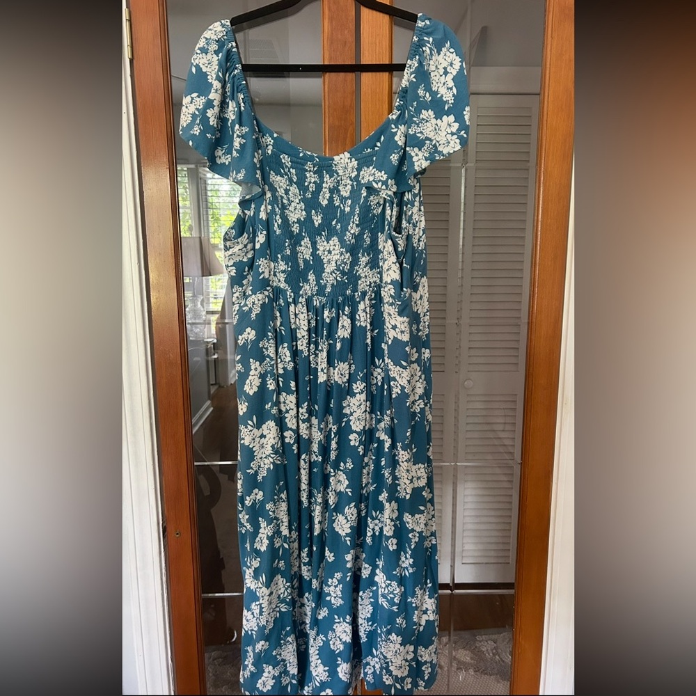 Old Navy Blue and White Floral Maxi Dress - Picture 5 of 5